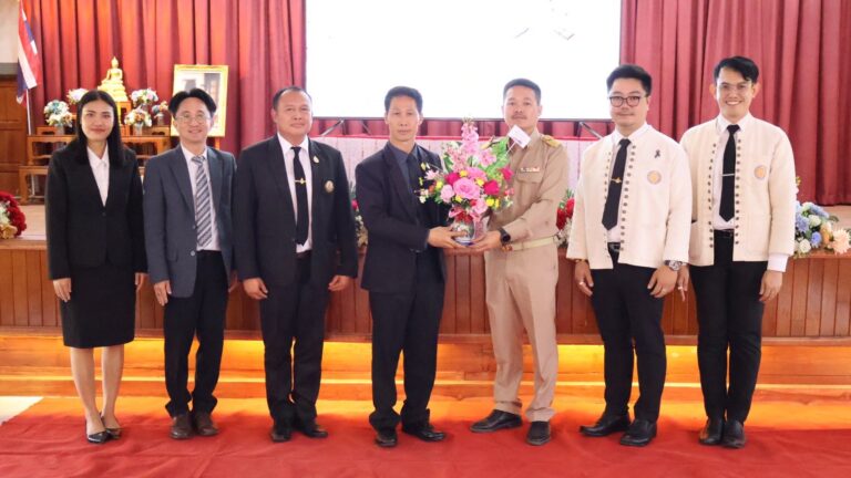 ยินดีต้อนรับรองผู้อำนวยการโรงเรียนแจ้ห่มวิทยา